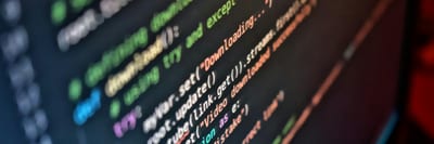 Kompilator-CMS – CCMS Skärmbild med färgmarkerad programkod.